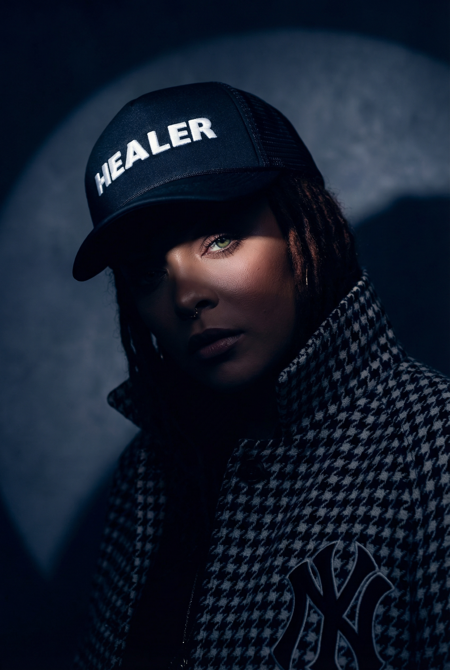 Healer trucker hat in Black